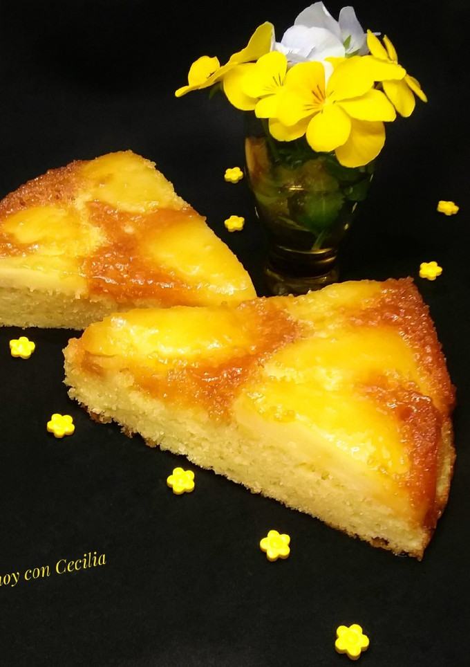 Una foto de Tarta invertida de pera 😋
