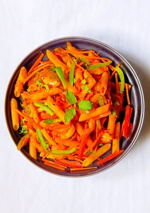 देसी स्टाईल मिक्स पास्ता (desi style mixed pasta recipe in marathi) रेसिपी चे मुख्य फोटो 