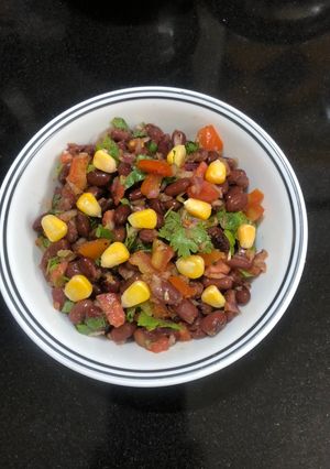 મેક્સિકન સલાડ (Mexican Salad Recipe In Gujarati) રેસીપી મુખ્ય ફોટો
