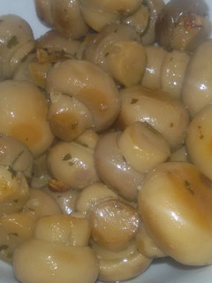 Una foto de Champiñones al ajo cabañil