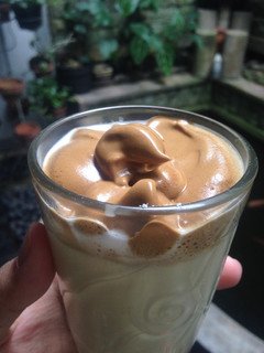 Foto resep Dalgona Coffee rumahan