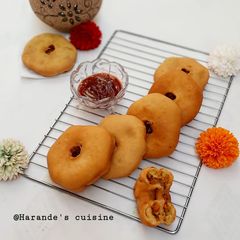 A picture of Chinese stuffed doughnut.
