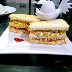 EGG And CHICKEN SANDWICHES 😋 A picture of EGG And CHICKEN SANDWICHES 😋.