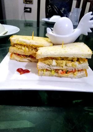 A picture of EGG And CHICKEN SANDWICHES 😋.