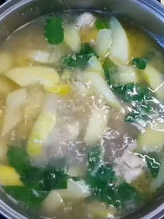 A picture of Chicken Tinola.