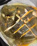 Rodaballo al horno con guindilla y ajo
