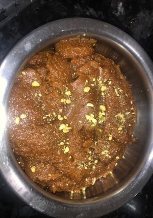 A picture of Gehu ke aate ka halwa.