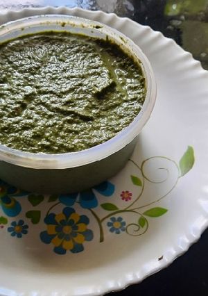 A picture of Pudina and spinach chutney.
