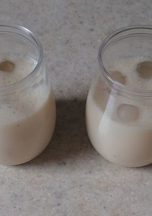Una foto de Licuado de plátano con galletas marías