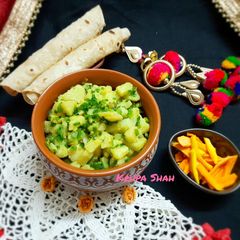 A picture of Bateta nu kaachu (Uncooked potato sabzi).
