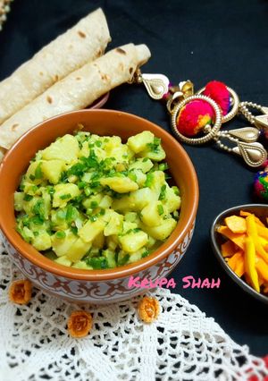 A picture of Bateta nu kaachu (Uncooked potato sabzi).
