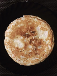 Una foto de Tortilla de papas y pollo asado