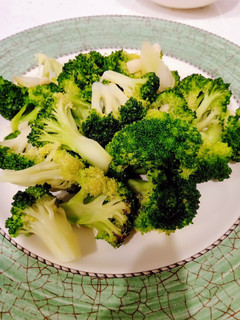 清炒西蘭花(低醣生酮餐)(方便素)(簡單料理) 的食譜成品照片