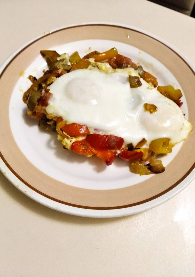 Яєчня з овочами