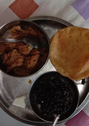 A picture of Puri chole.
