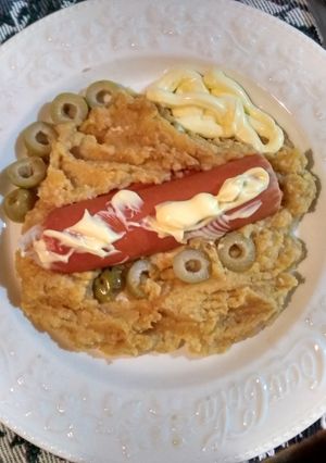 Una foto de Chorizo alemán con puré de papas al huevo