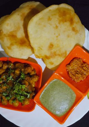 A picture of Chole Bhature.