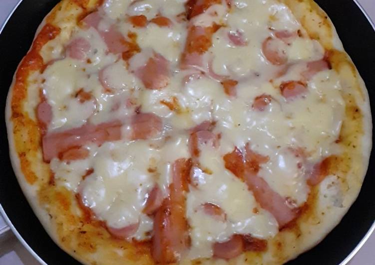 makanan Pizza teflon takaran sendok sederhana. Sesederhana makan nya🤭😁 Anti Gagal