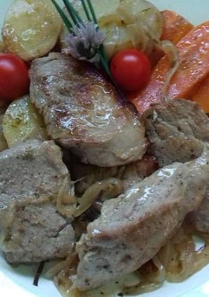 Sertésszűz zöldségágyon recept fotója