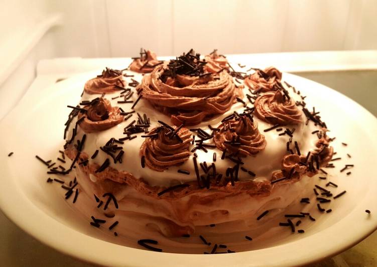 Pound Cake with White frosting�?