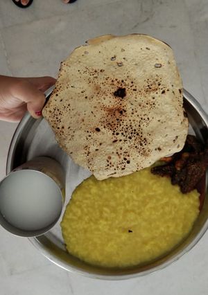 ખીચડી(Khichdi Recipe inGujarati) રેસીપી મુખ્ય ફોટો