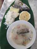 Mote de pescado y arroz blanco