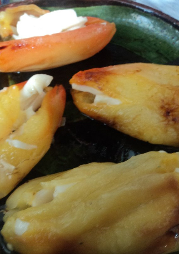 Una foto de Chiles gueros pintos al horno con tequila y queso las Correa del Ocote