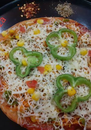 વેજ ચીઝ પિઝા(Veg. Cheese Pizza Recipe In Gujarati) રેસીપી મુખ્ય ફોટો