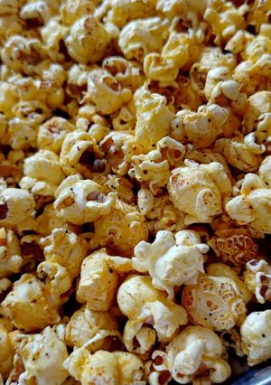 પોપકોર્ન (Popcorn Recipe In Gujarati) રેસીપી મુખ્ય ફોટો