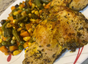 A picture of Easy Chicken Thighs Dinner.
