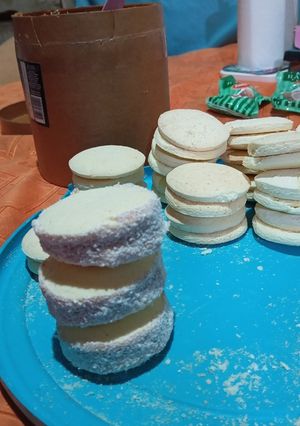 Una foto de Alfajores de maicena para el cumple de mi beba