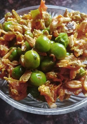 A picture of Drumstick flower  and peas bhaji.