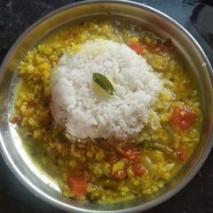 A picture of Udad dal and rice.