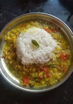 A picture of Udad dal and rice.