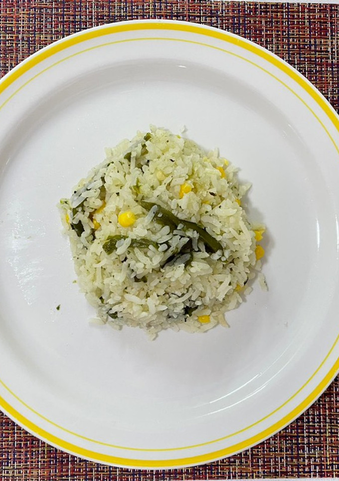 Una foto de Arroz blanco con chile poblano