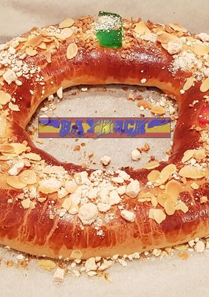 Una foto de Roscón de Reyes tradicional