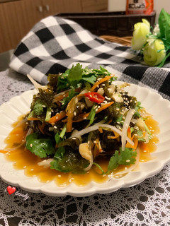 泰式涼拌雨來菇 的食譜成品照片