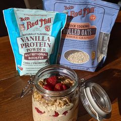 A picture of Oatmeal Jar breakfast.