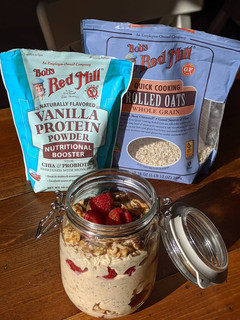A picture of Oatmeal Jar breakfast.