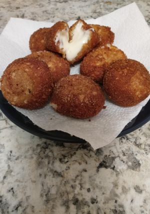 A picture of Cinnamon cheesecake bites.