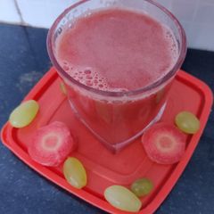 A picture of Carrot mint grape juice.