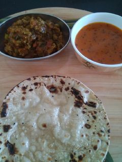ફુલકા રોટી (Fulka Roti Recipe In Gujarati) રેસીપી મુખ્ય ફોટો