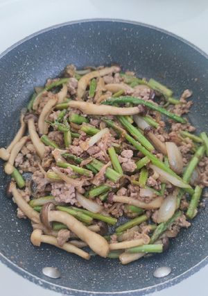 Foto resep Sauteed Pork with Asparagus and Mushrooms