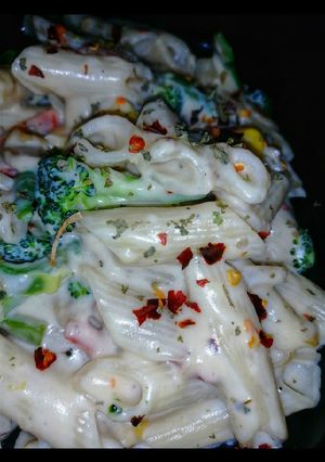 A picture of White Sauce Pasta.