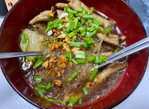 รูปของ ต้มเส้นตีนไก่