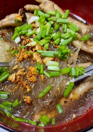 รูปของ ต้มเส้นตีนไก่