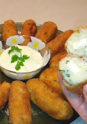 صورة لوصفة مقبلة: أصابع البطاطا (لابيوري) والسردين المعلب روووووعة😋🥔🧀🐟