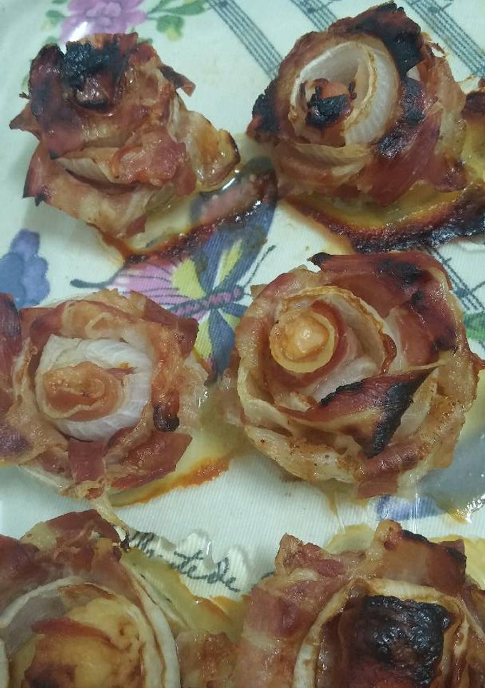 Una foto de Flores de panceta y cebolla