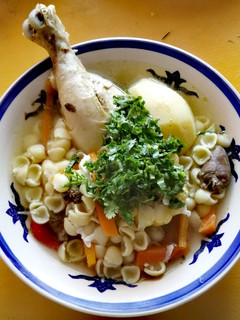 Una foto de Sopa de Pollo y Corazón 🍗💓