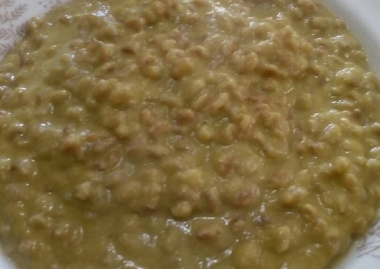 Farro con vellutata di ceci e piselli